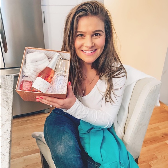 Meet your Posher, Maria - Picture 2 of 2